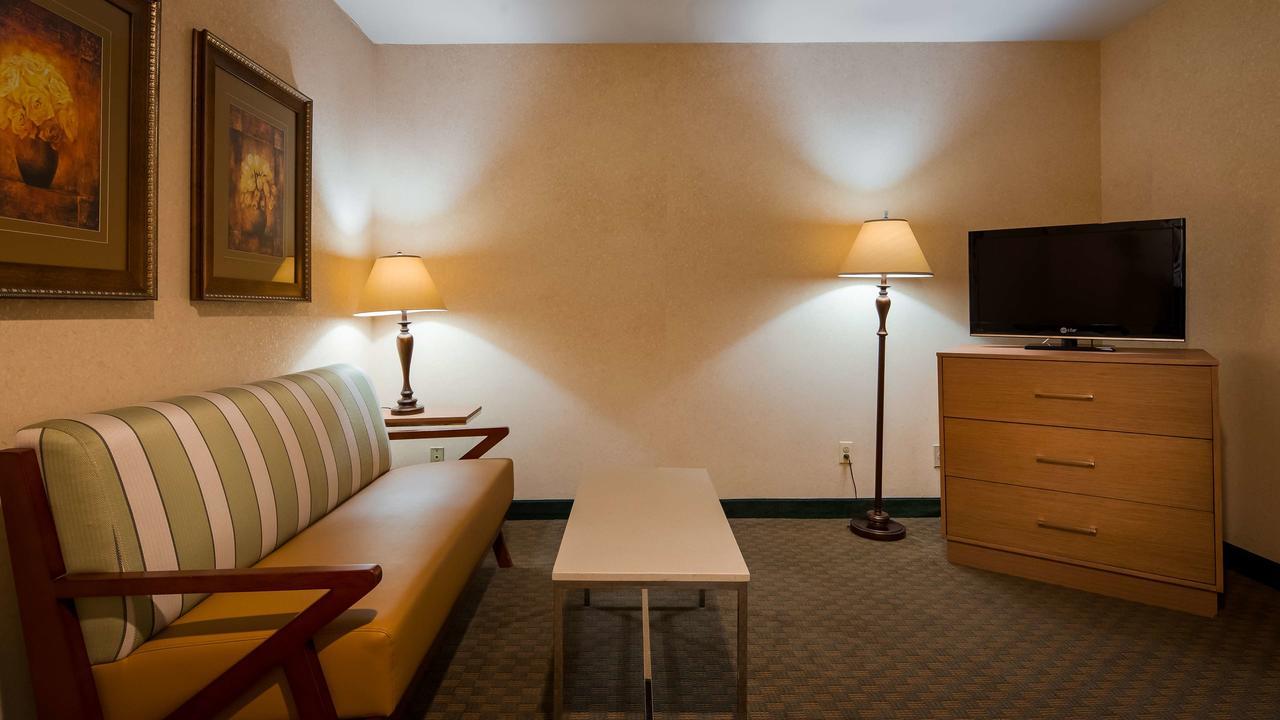 Best Western Of Long Beach Exterior photo