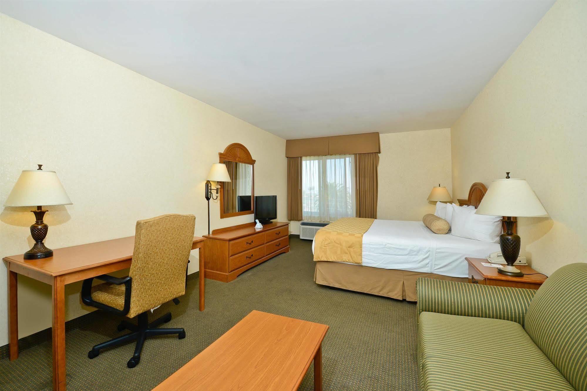 Best Western Of Long Beach Exterior photo