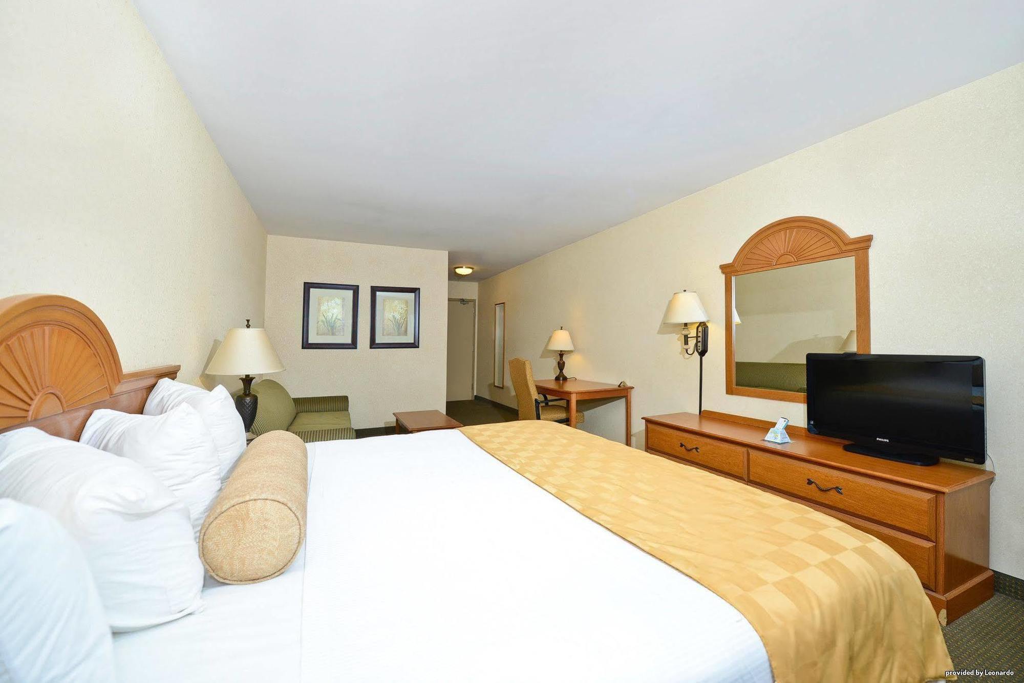 Best Western Of Long Beach Exterior photo
