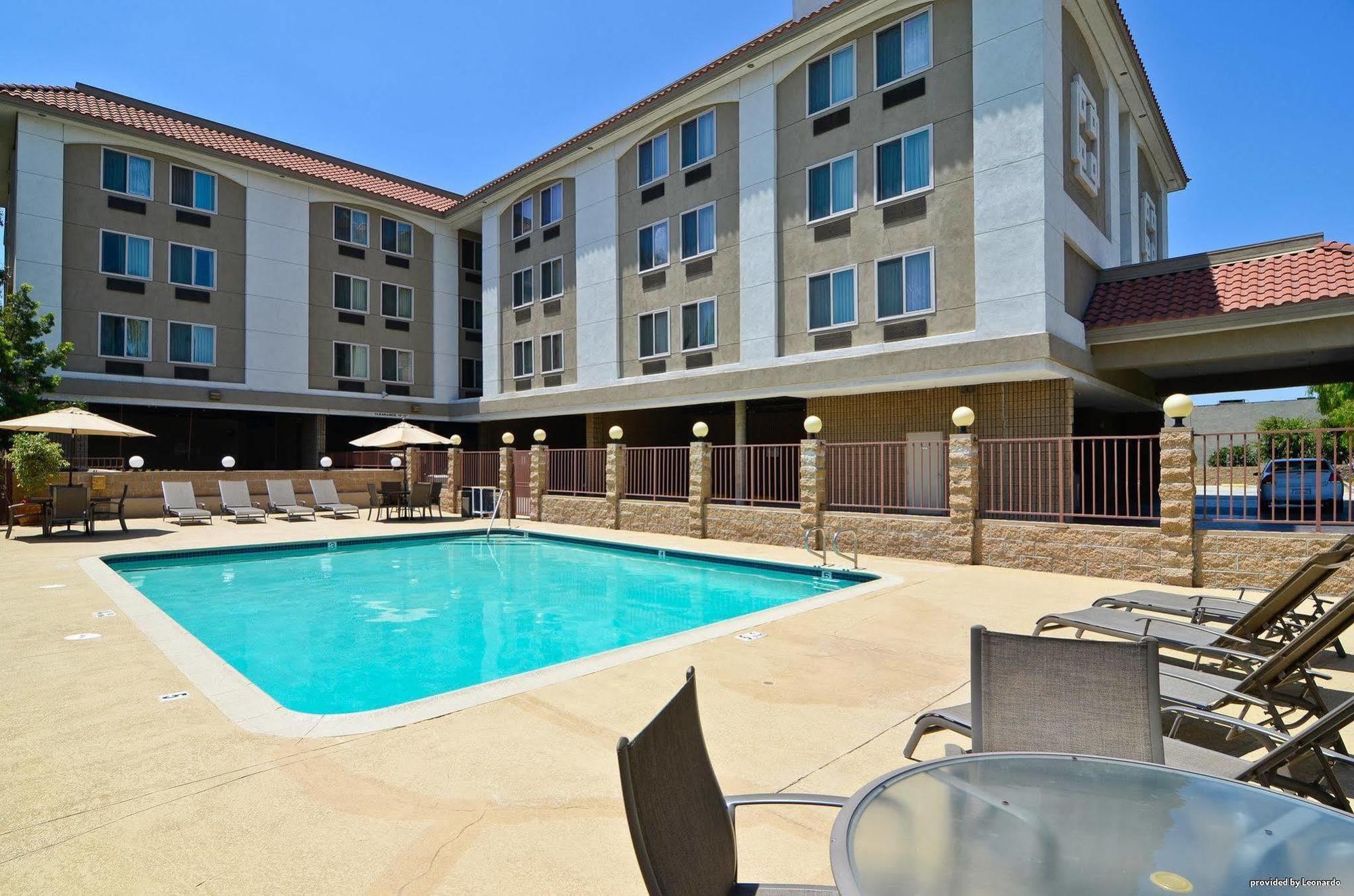 Best Western Of Long Beach Exterior photo