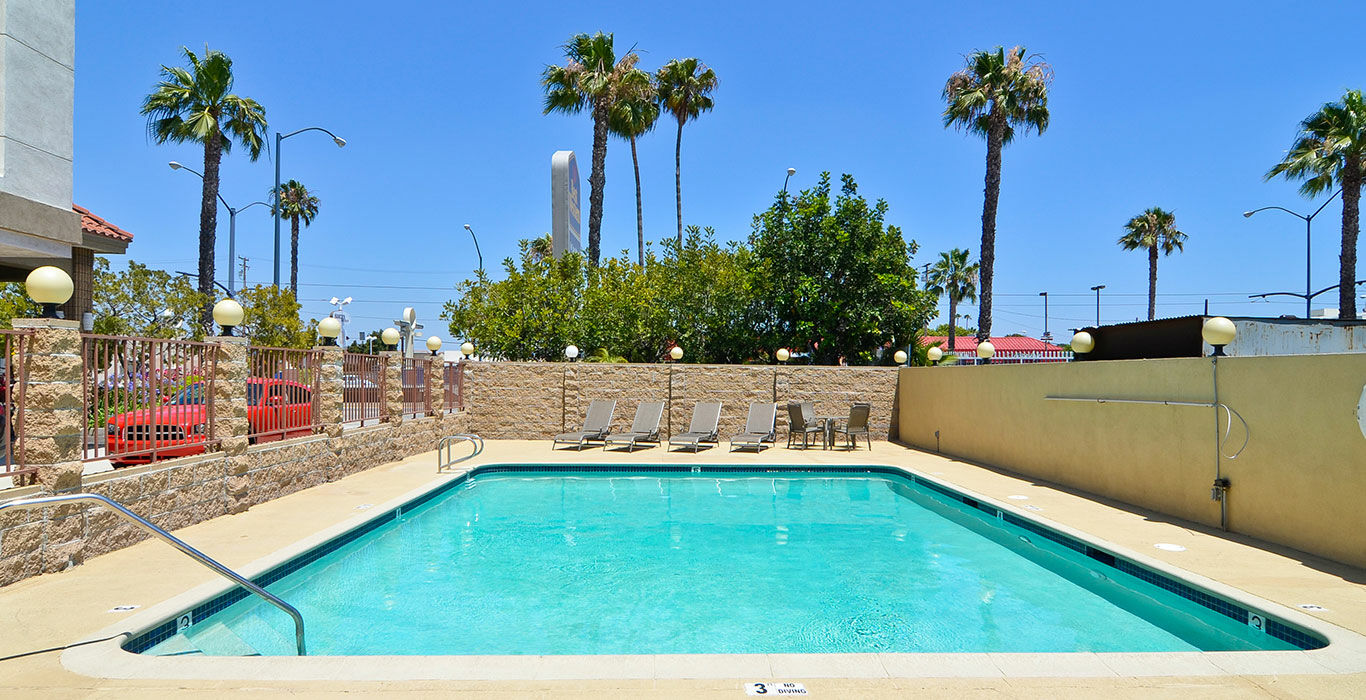 Best Western Of Long Beach Exterior photo