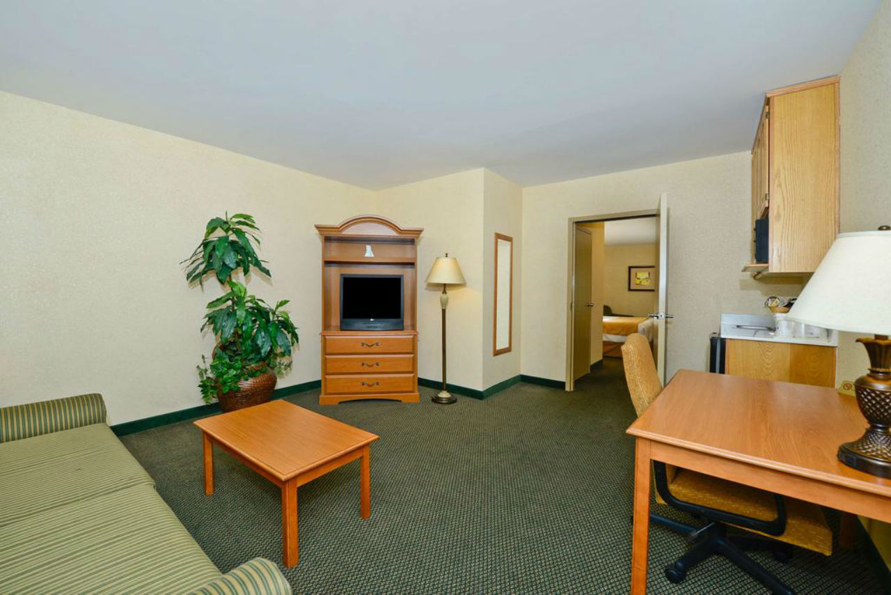 Best Western Of Long Beach Exterior photo